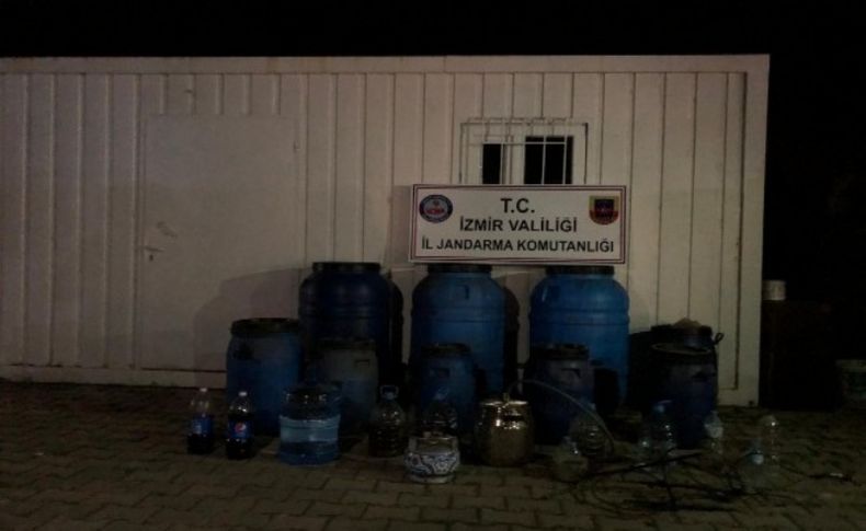 İzmir'de bin 35 litre sahte içki ele geçirildi