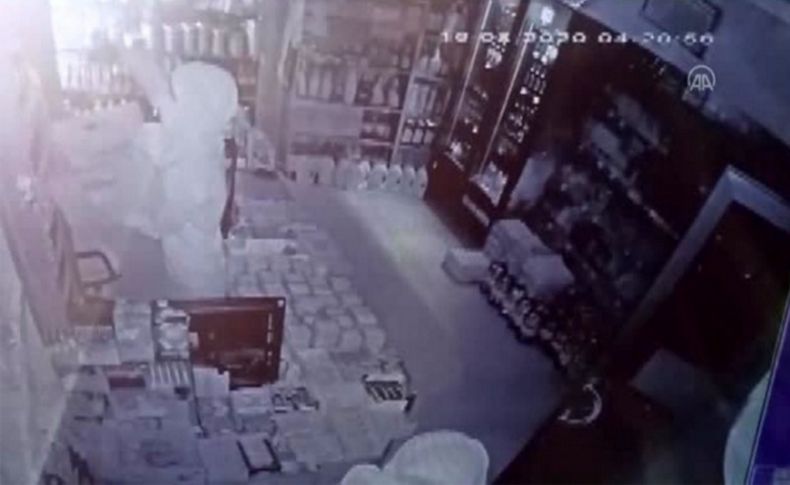 İzmir'de çaldıkları otomobille hırsızlık yaptılar