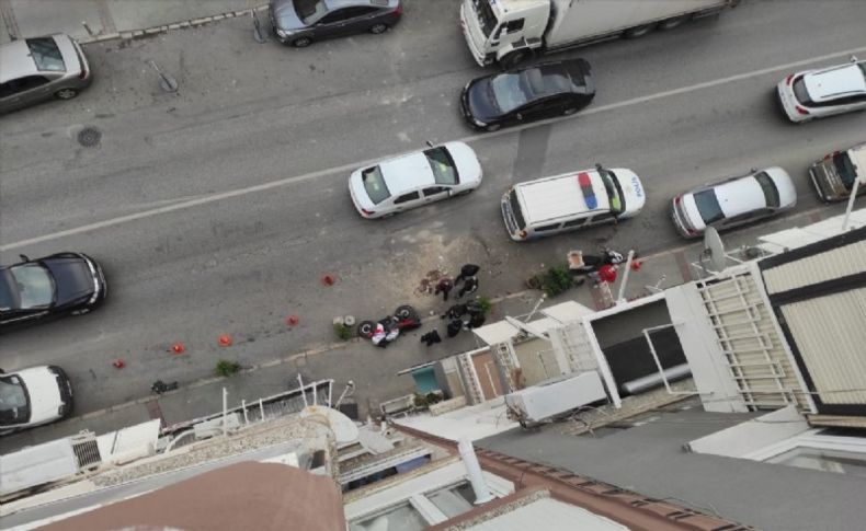 İzmir'de çatıdaki moloz, motosikletin üstüne düştü