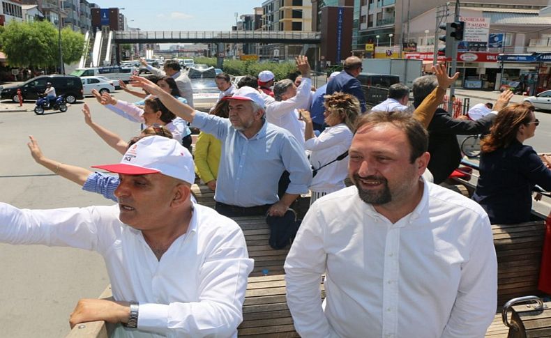 İzmir'de CHP adayları teşekkür turunda