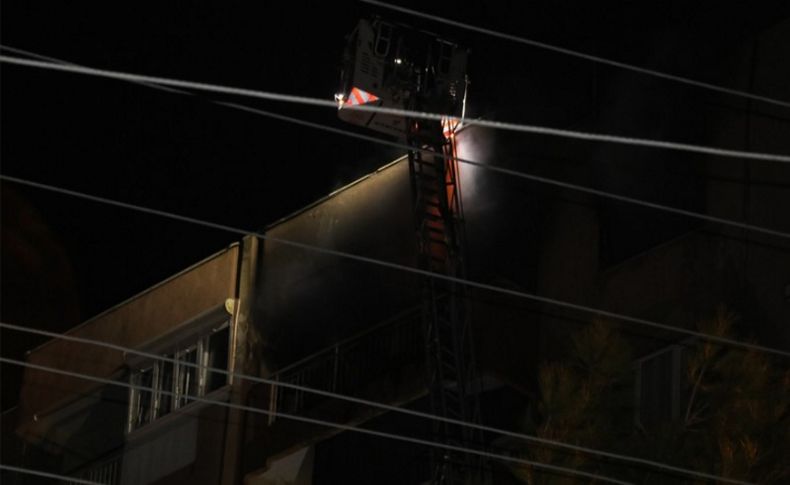 İzmir'de 'çöp evde' çıkan yangında bir kişi öldü