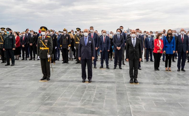 İzmir'de Cumhuriyet Bayramı kutlamaları çelenk töreniyle başladı