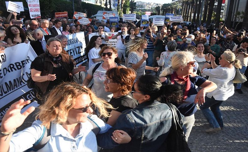 İzmir’de, danslı adalet nöbeti