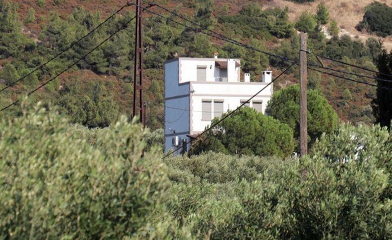 İzmir'de emekli öğretmeni öldürdüğü iddiasıyla 2 kişi gözaltına alındı