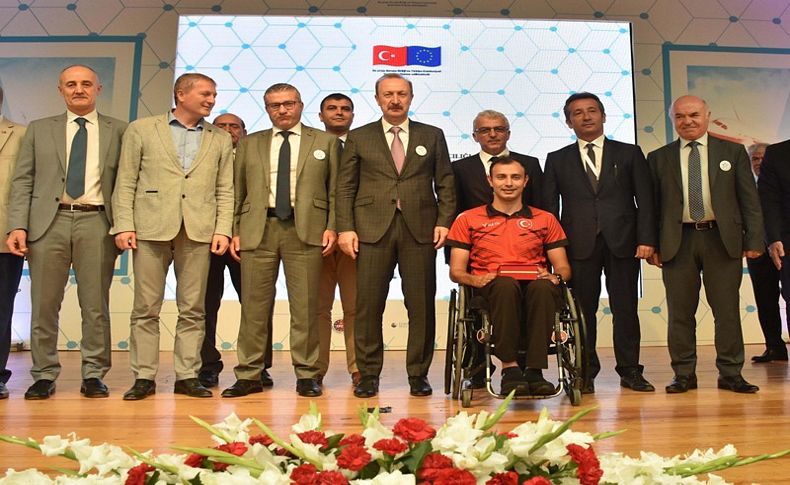 İzmir'de erişilebilir ulaşım çalıştayı düzenlendi