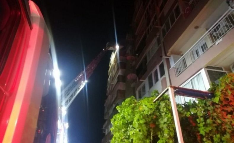 İzmir'de ev yangını: Emekli öğretmen yaşamını yitirdi