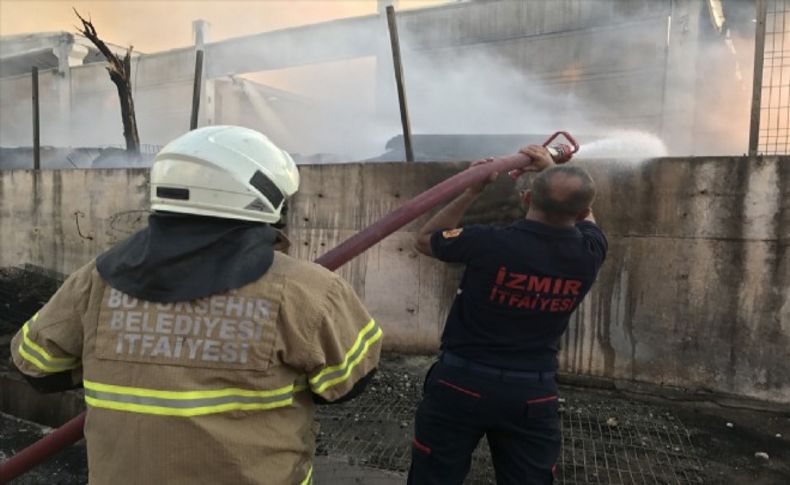 İzmir'de fabrika yangını