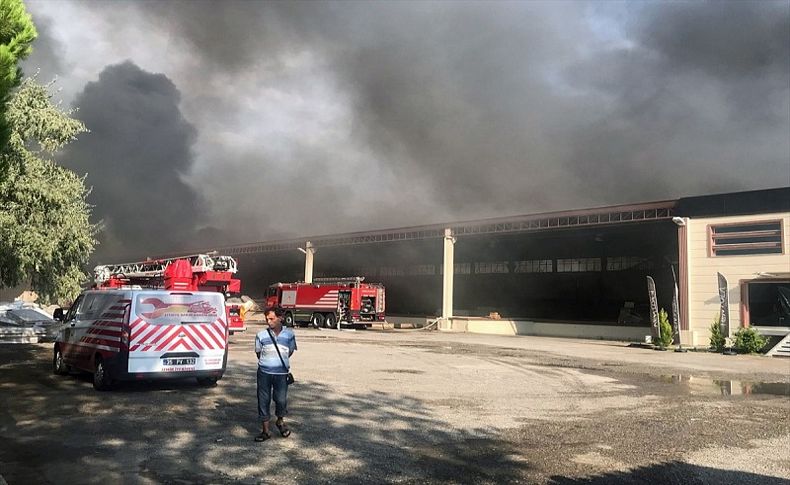 İzmir'de fabrika yangını