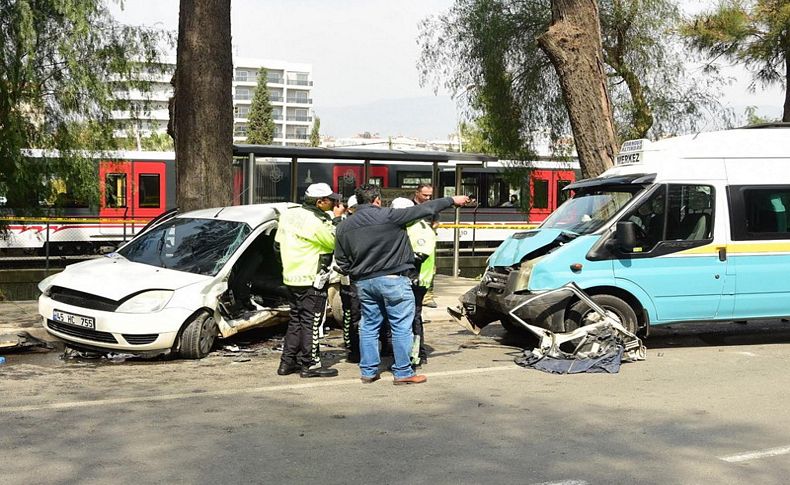 İzmir'de feci kaza: Ölü ve yaralılar var