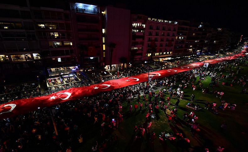 İzmir’de fener alayı coşkusu