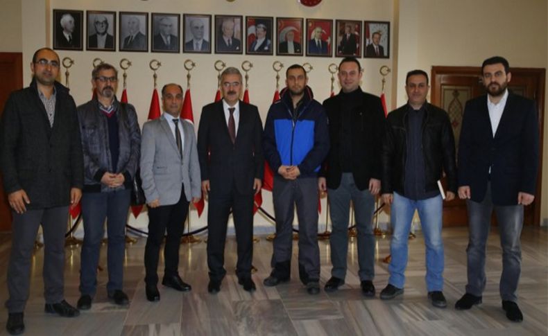 İzmir'de gazeteciler artık basın yeleği giyecek