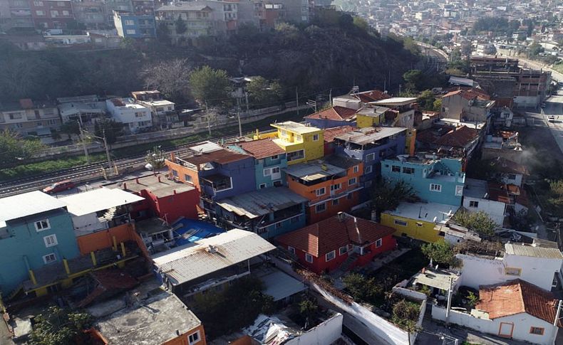 İzmir'de gecekondulara makyaj!