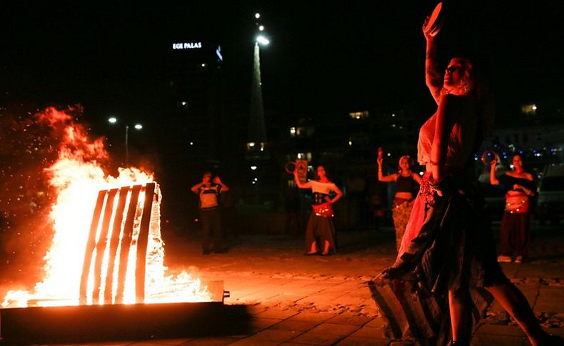 İzmir'de 'Hıdırellez' coşkuyla kutlandı