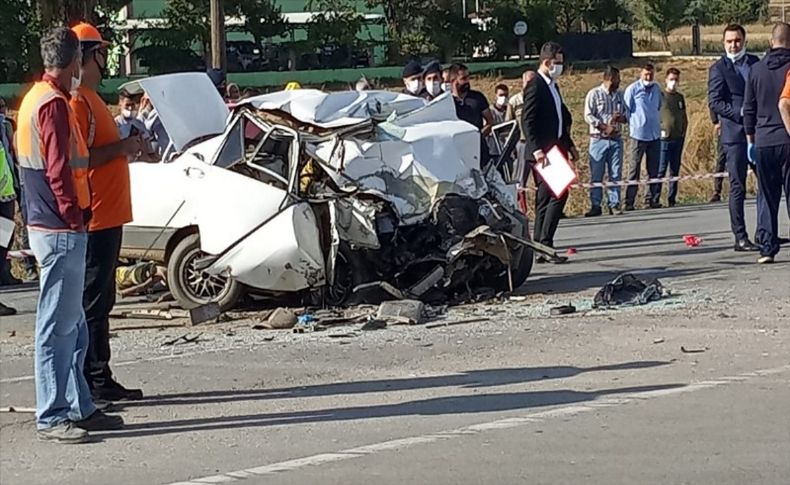 İzmir'de iki feci kazada 2 kişi öldü, 4 kişi yaralandı