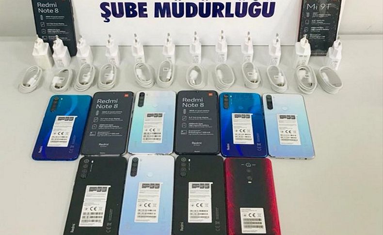 İzmir'de kaçak cep telefonu operasyonu