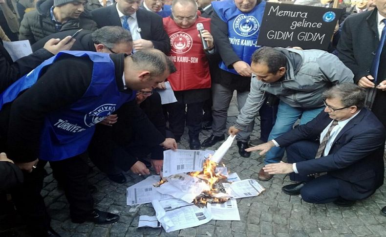 İzmir'de Kamu-Sen üyelerinden protesto