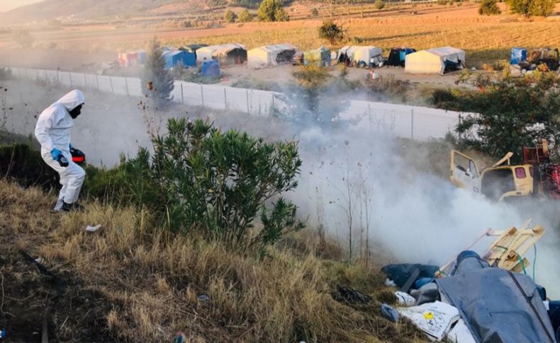 İzmir'de kimyasal paniği! Kaza sonrası variller yola savruldu