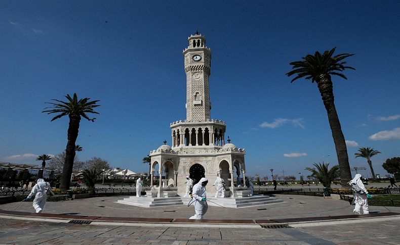 İzmir'de koronavirüse karşı dezenfeksiyon işlemleri sürüyor