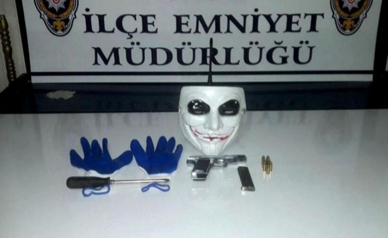 İzmir'de kovalamaca sonucu 6 hırsız yakalandı