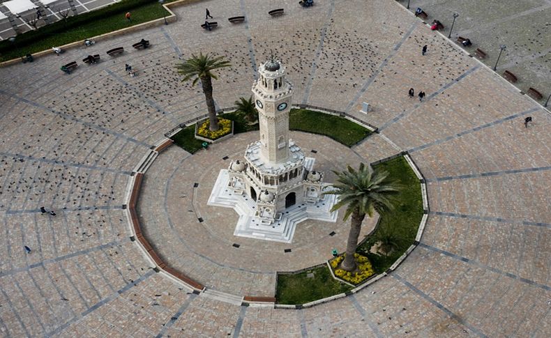 İzmir'de meydanlar boş kaldı!