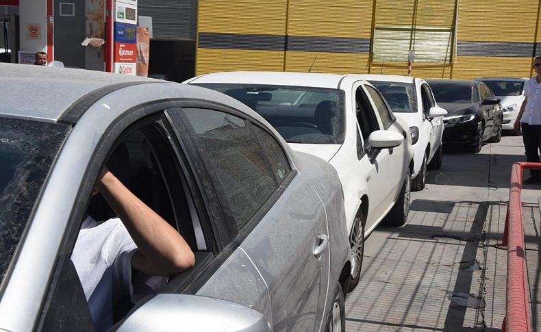 İzmir'de oto yıkamacılarda 'çamur' yoğunluğu