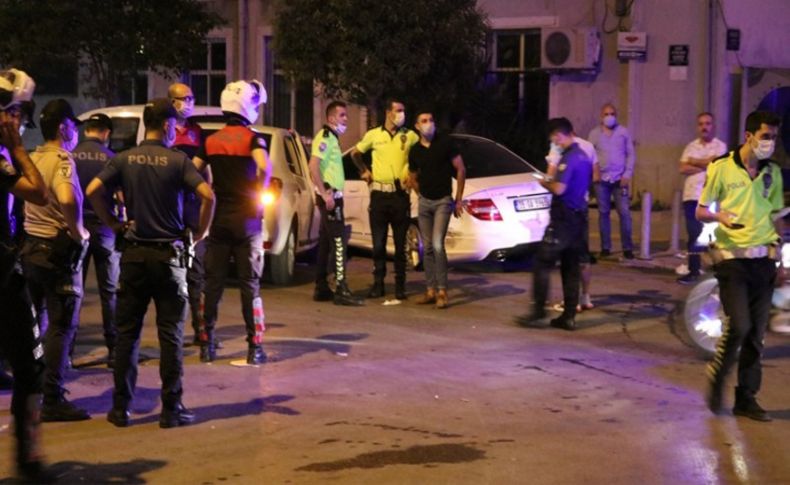 İzmir'de otomobil motorize yunus ekibine çarptı: 4 yaralı