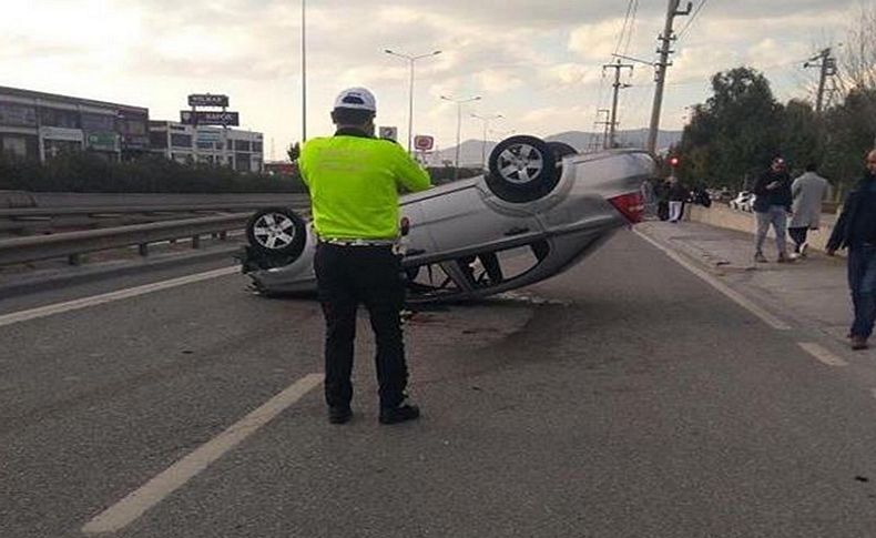 İzmir'de otomobil takla attı: 1 ölü, 4 yaralı