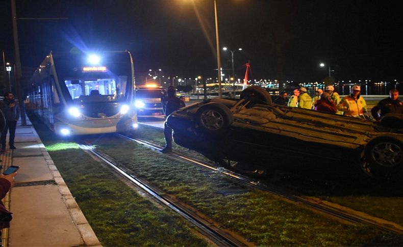 İzmir'de otomobil takla attı: 2 yaralı