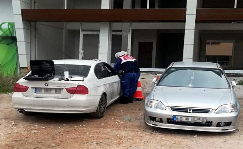İzmir'de otomobilden para dolu çanta çalındı