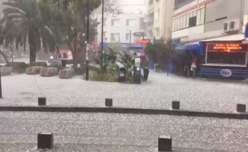 İzmir'de dolu, Çeşme'de hortum