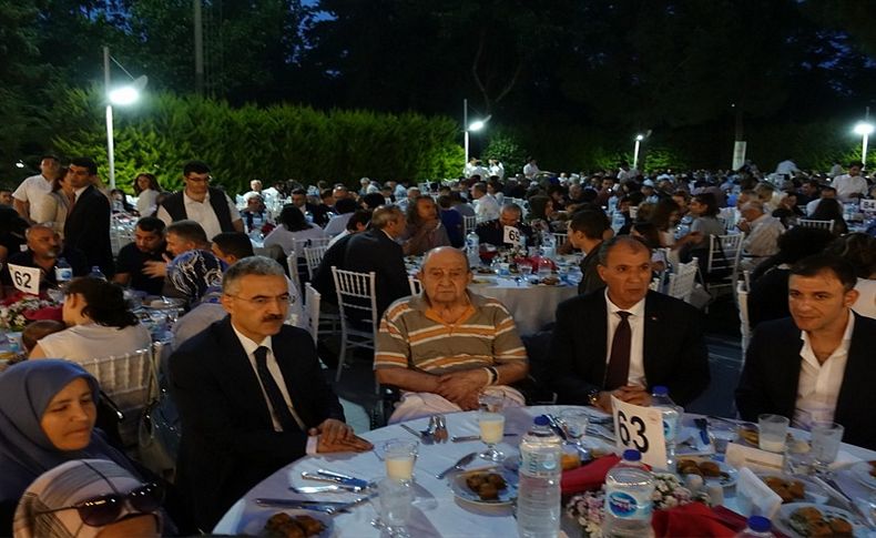 İzmir'de şehit aileleri ile gaziler iftarda buluştu