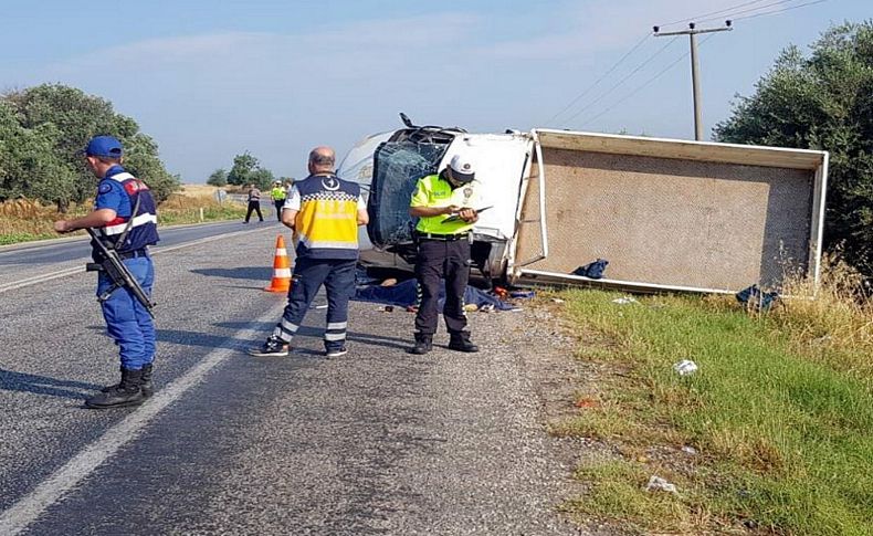 İzmir'de feci kaza: Kamyonet takla attı