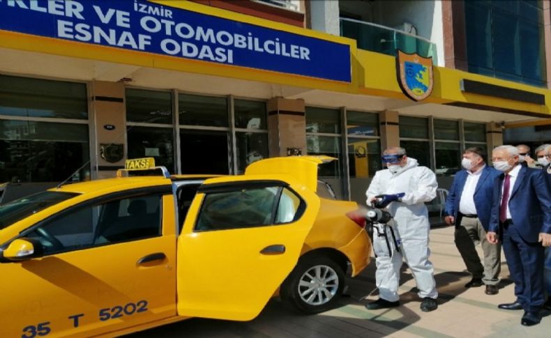 İzmir’de taksilere ayda 3 bin 200 litre dezenfektan uygulanıyor
