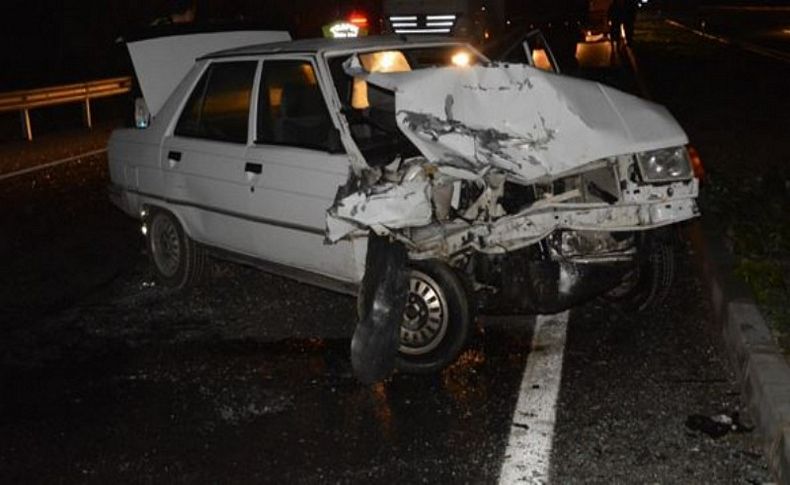 İzmir'de trafik kazası: 1'i ağır 2 yaralı