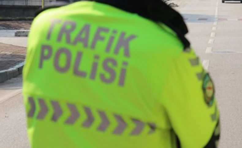İzmir'de trafik polisleri kazaya gitti, kadın cinayetini önledi
