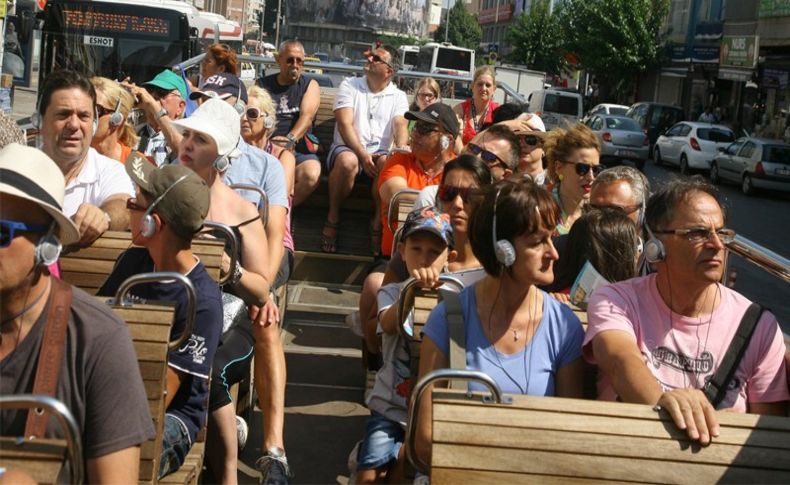 İzmir'de turist sayısı 2015 yılının 400 bin gerisinde