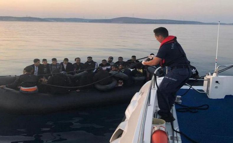 İzmir'de Türk kara sularına geri itilen 77 sığınmacı kurtarıldı