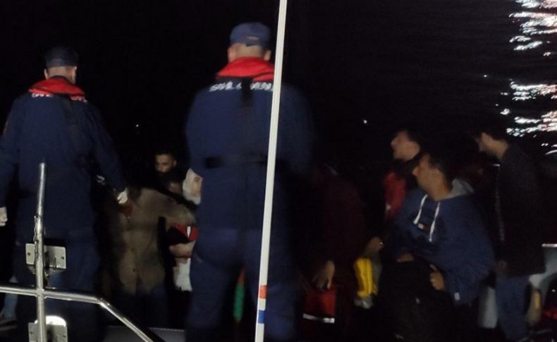 İzmir'de Türk karasularına itilen 13 göçmen kurtarıldı