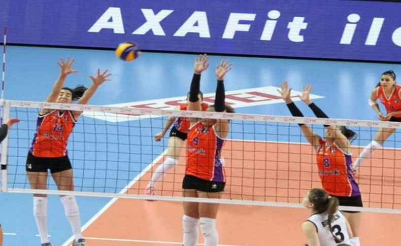 İzmir'de voleybol şöleni