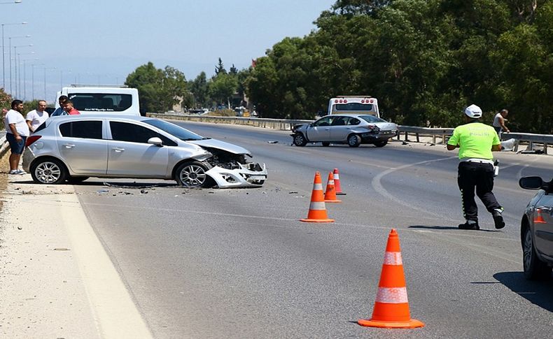 İzmir'de zincirleme trafik kazası