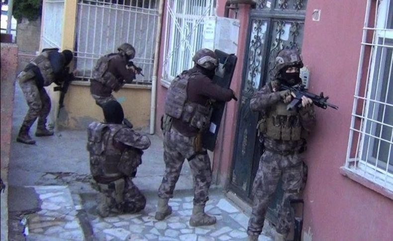 İzmir'deki DEAŞ operasyonunda yakalanan 7 şüpheliden 3'ü tutuklandı