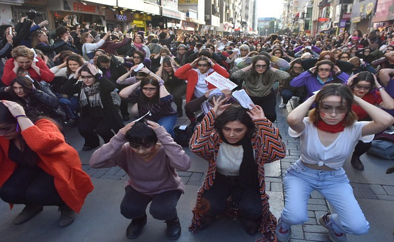 İzmir'deki Las Tesis gösterisinde gözaltına alınan 20 kadın serbest