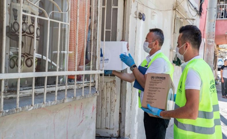 İzmir’deki mültecilere hijyen ve gıda paketi desteği