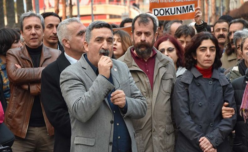 İzmir'den ihraçlara tepki