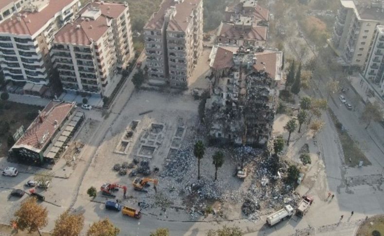 İzmir depreminin ardından ağır hasarlı binalardan 58'inin yıkımı tamamlandı