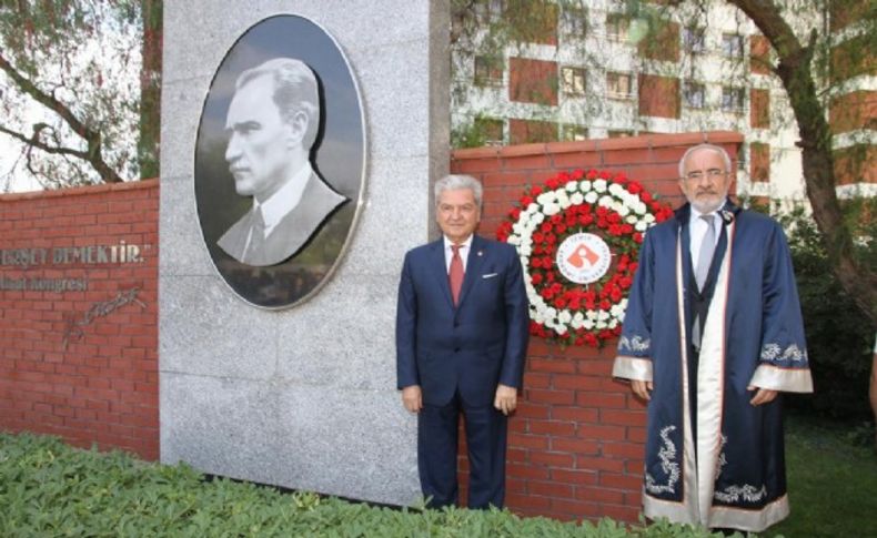 Demirtaş'ın büyük gururu: İzmir Ekonomi 15 yaşında