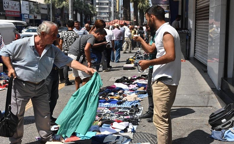 İzmir'in göbeğinde 1 lira pazarı