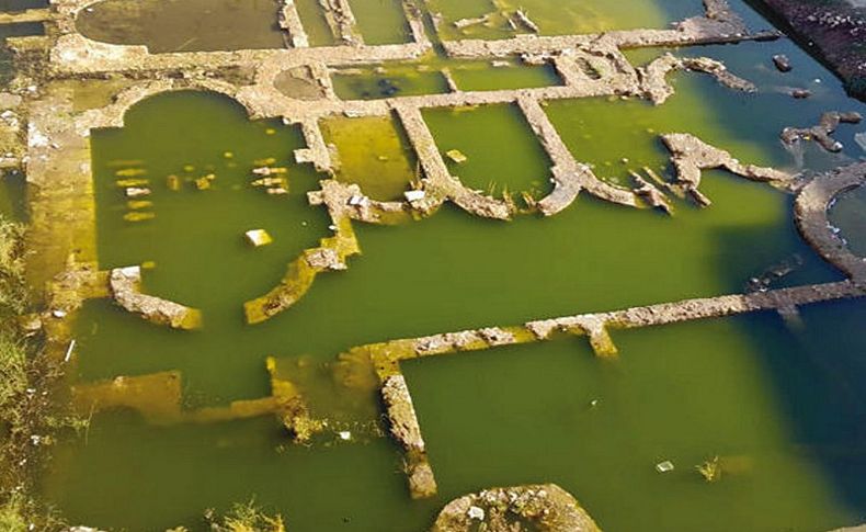 İzmir'in göbeğinde 'tarihi' ayıp