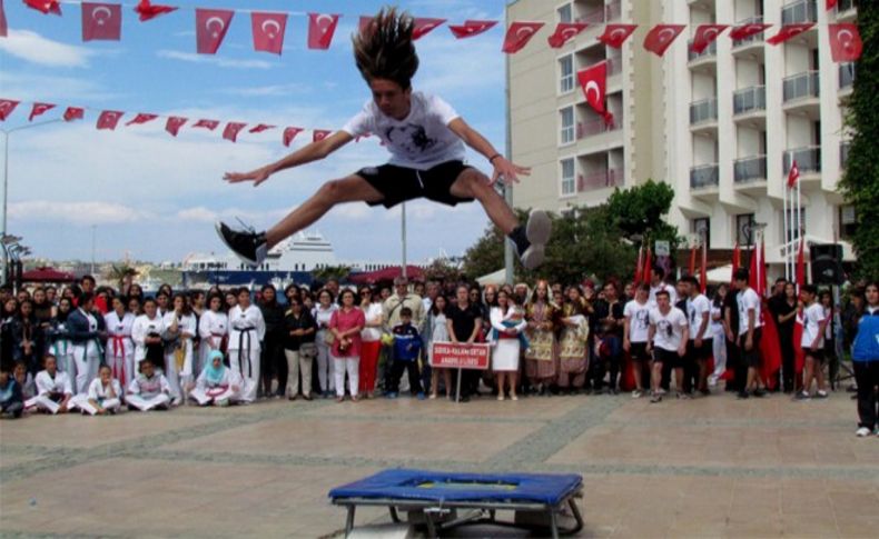 İzmir’in ilçelerini 19 Mayıs coşkusu sardı