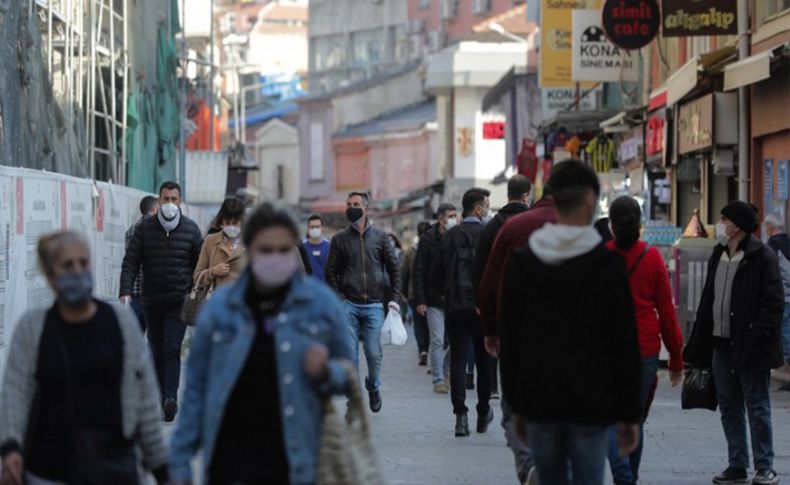 İzmir'in işlek noktalarında yoğunluk